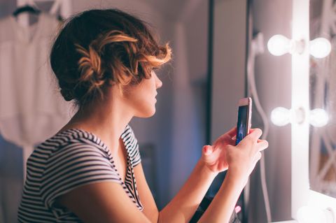 Was wir nicht bemerken: Gut gemeint ist häufig eben nur gut gemeint. Wenn wir im Zuge des Body-Positivity-Trends jetzt alle anfangen, minimale Abweichungen als Makel zu benennen, erhöhen wir einfach nur den Druck untereinander