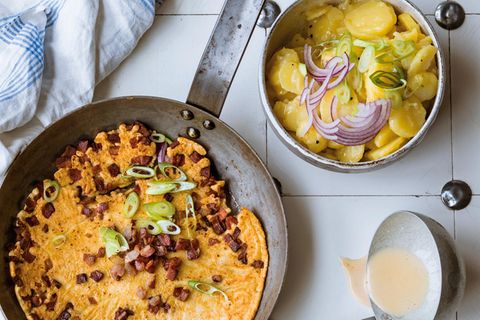 Beim Speckpfannkuchen harmonieren die Rauchnoten des Specks mit den Röstaromen des Mehls