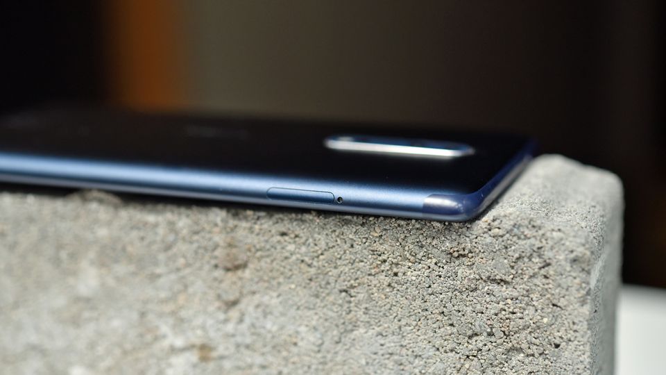 Nokia 8 im Test Seitenansicht des Nokia 8