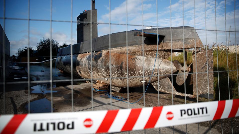 Die "Nautilus" wurde geborgen und liegt in einem von der Polizei abgesperrten Bereich Die "Nautilus" wurde geborgen und liegt in einem von der Polizei abgesperrten Bereich