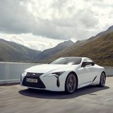 Der Lexus LC 500h wiegt rund zwei Tonnen
