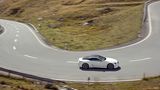 In den Kurven schlägt sich das Hybrid-Coupé ganz beachtlich