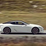 Der Lexus LC 500h ist 4,77 Meter lang
