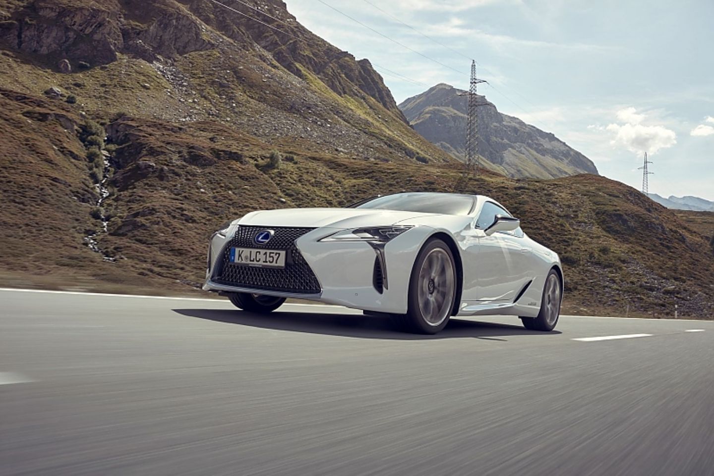 Der Lexus LC 500h ist 250 km/h schnell