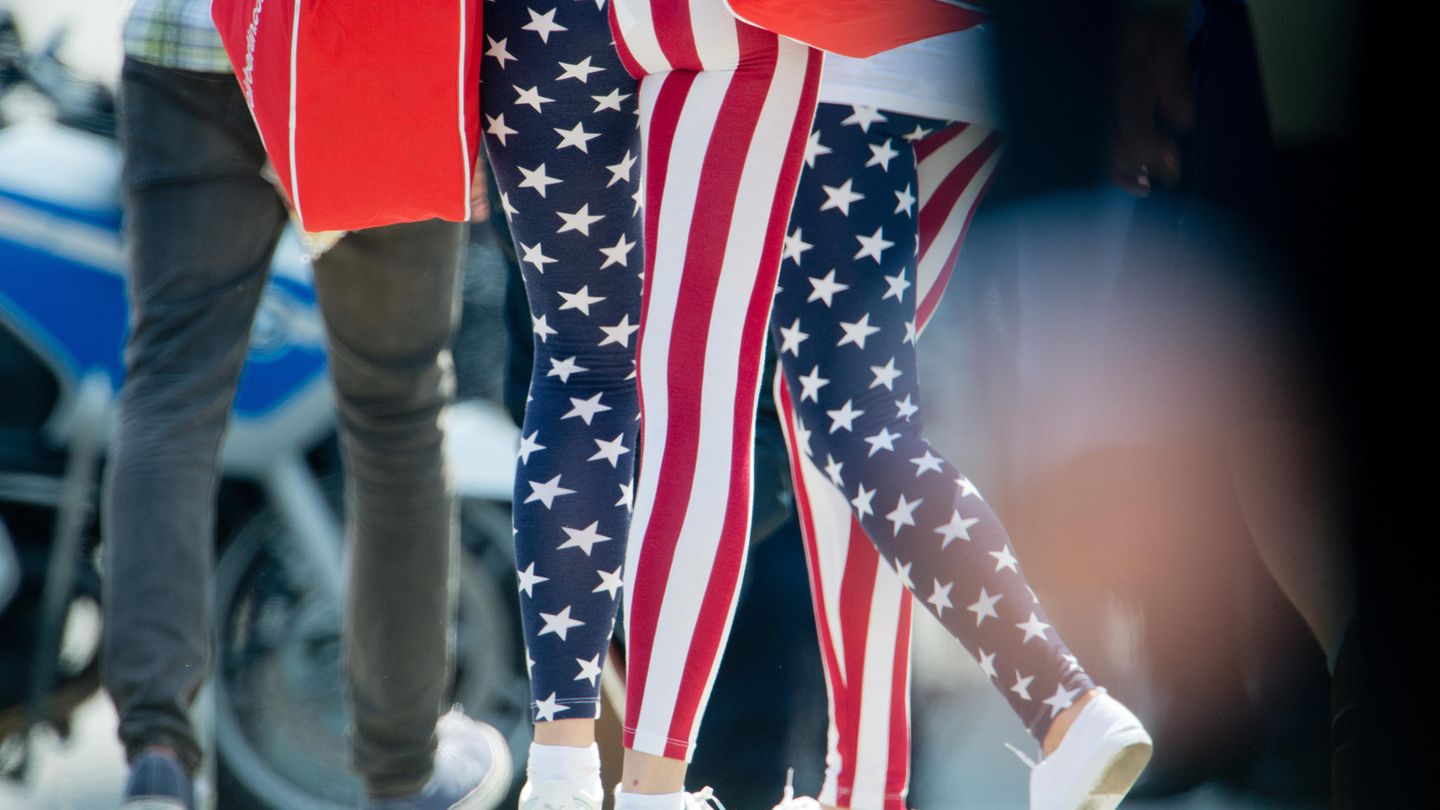 In den USA liegen Leggings voll im Trend. Nun will eine Direktorin sie mit einer Kleiderregel aus der Schule verbannen.   