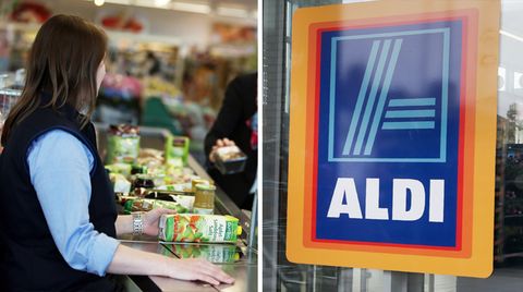 Eine Kassiererin sitzt bei Aldi an der Kasse - aber was verdient sie?