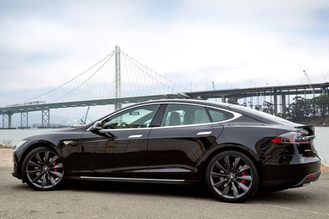 Der Tesla S90 D ist ein hervorragendes Fahrzeug, für den Einsatz als echter Dienstwagen mangelt es ihm jedoch an Reichweite.