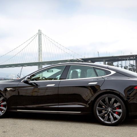 Der Tesla S90 D ist ein hervorragendes Fahrzeug, für den Einsatz als echter Dienstwagen mangelt es ihm jedoch an Reichweite.