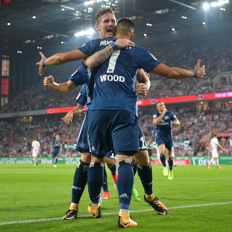Bobby Wood und Andre Hahn feiern das zweite Tor der Hamburger