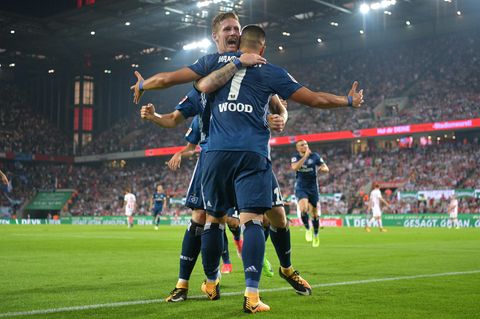 Bobby Wood und Andre Hahn feiern das zweite Tor der Hamburger