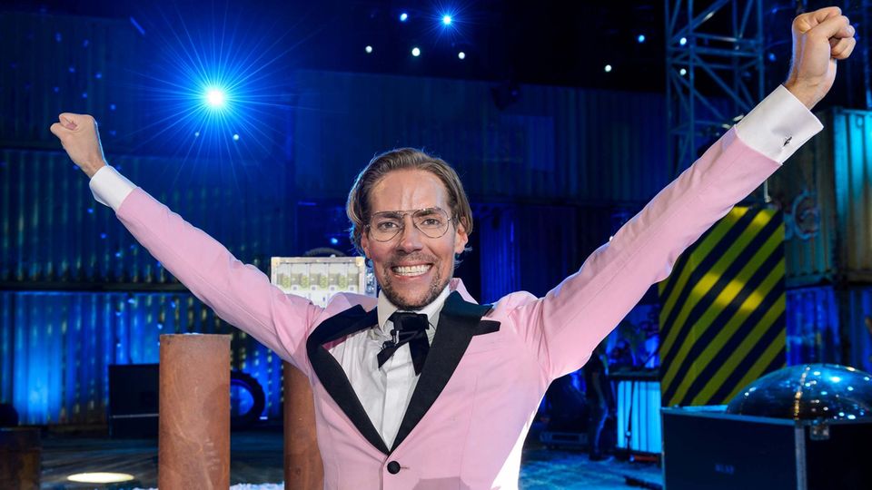 Jens Hilbert gewinnt die fünfte Staffel "Promi Big Brother" Jens Hilbert gewinnt die fünfte Staffel "Promi Big Brother"