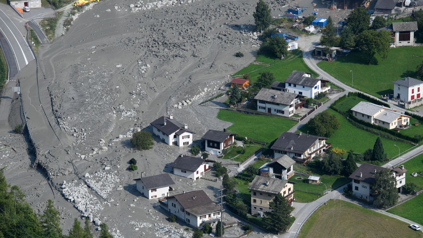 Helfer unterbrechen Suche nach Vermissten des Bergsturzes