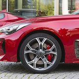 Kia Stinger GT4 AWD - das Topmodell rollt auf 19-Zöllern