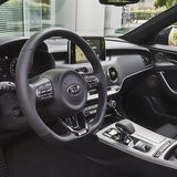 Das Cockpit des Kia Stinger GT4 AWD