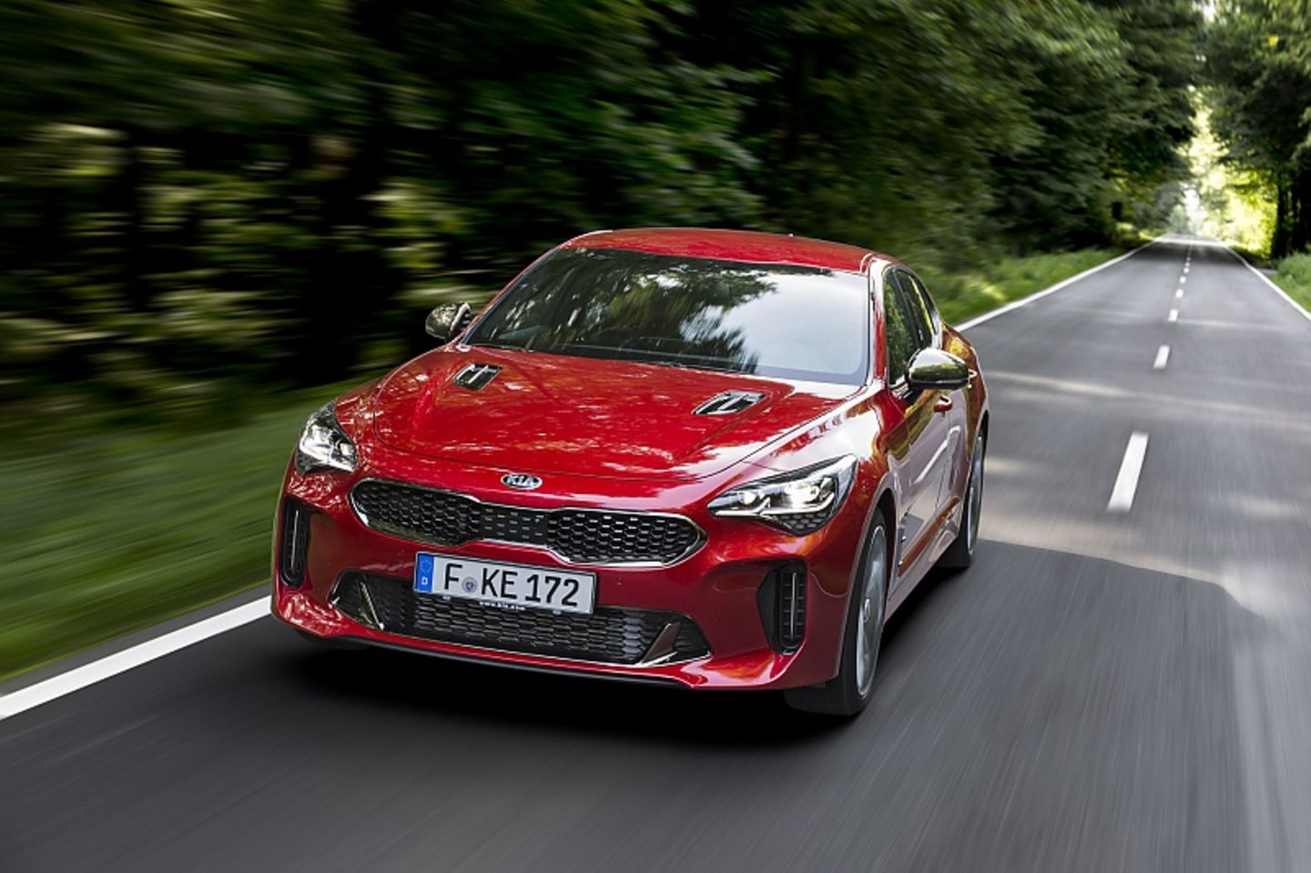 Kia Stinger GT4 AWD - 270 km/h schnell