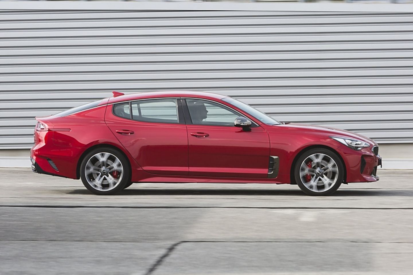Kia Stinger GT4 AWD - der Radstand beträgt 2,91 Meter