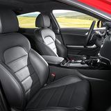Kia Stinger GT4 AWD - bequeme Sitze in Reihe eins