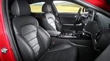 Kia Stinger GT4 AWD - bequeme Sitze in Reihe eins