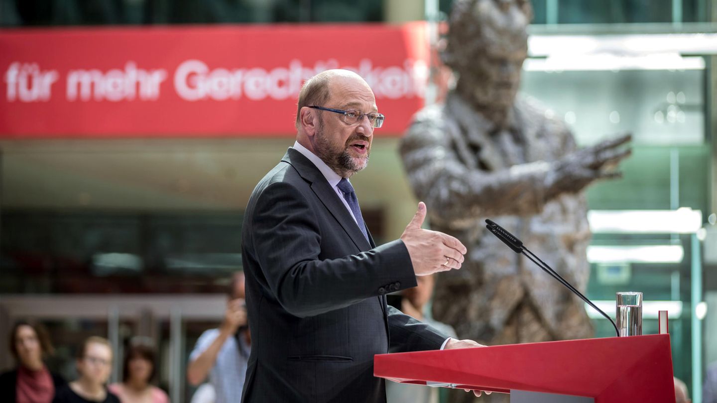 Spitzenkandidat der SPD zur Bundestagswahl Martin Schulz spricht in Berlin, bei der Vorstellung seines Entwurfs zur Bildungspolitik.