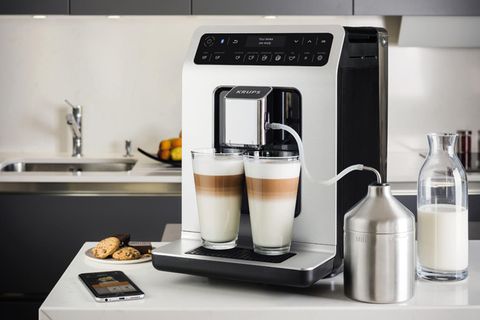 Krups Evidence  Der Krups Evidence bietet die Wahl zwischen zwölf verschiedenen Kaffeespezialitäten. Die One-Touch-Cappuccino-Funktion serviert auf Knopfdruck einen Kaffee mit perfektem Milchschaum, durch die Doppel-Funktion lassen sich sogar zwei Cappuccino auf einmal zubereiten. Und wenn ein Extra-Wachmacher gewünscht ist, kann über die Funktion „Extra Shot“ zu jedem Getränk ein zusätzlicher Schuss Espresso ausgewählt werden. Über die Funktion „Dark“ wird dieser gleich extra-stark zubereitet. 