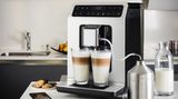 Krups Evidence  Der Krups Evidence bietet die Wahl zwischen zwölf verschiedenen Kaffeespezialitäten. Die One-Touch-Cappuccino-Funktion serviert auf Knopfdruck einen Kaffee mit perfektem Milchschaum, durch die Doppel-Funktion lassen sich sogar zwei Cappuccino auf einmal zubereiten. Und wenn ein Extra-Wachmacher gewünscht ist, kann über die Funktion „Extra Shot“ zu jedem Getränk ein zusätzlicher Schuss Espresso ausgewählt werden. Über die Funktion „Dark“ wird dieser gleich extra-stark zubereitet. 