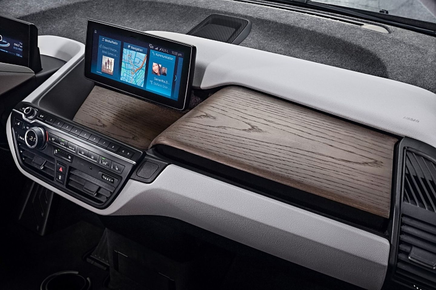 Die Kacheloptik des Infotainments gibt es jetzt auch beim BMW i3