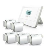 Mit sogenannten Smart-Home-Zentralen, wie dieser hier von Innogy, und Hightech-Thermostaten lassen sich Heizkörper in smarte Geräte verwandeln. Die Regler können via iOS- oder Android-App ferngesteuert und programmiert werden. An eisigen Tagen von unterwegs schon mal die Heizung  hochdrehen, um dann in ein warmes Zuhause zu kommen? Mit diesem System kein Problem. 