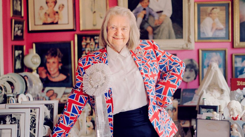 Zum 20. Todestag: Die Prinzessin und ihr größter Fan: Margaret Tyler hat ihr Haus in London komplett der königlichen Familie und vor allem Diana gewidmet Die Prinzessin und ihr größter Fan: Margaret Tyler hat ihr Haus in London komplett der königlichen Familie und vor allem Diana gewidmet