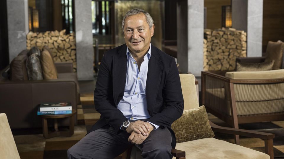 Bauprojekt in den Alpen: Der ägyptische Milliardär und fließend Deutsch sprechende Samih Sawiris hat bereits einen Teil seines Vermögens in das Tourismusprojekt Andermatt Swiss Alps investiert. Der ägyptische Milliardär und fließend Deutsch sprechende Samih Sawiris hat bereits einen Teil seines Vermögens in das Tourismusprojekt Andermatt Swiss Alps investiert.