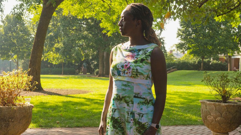 US-Präsident: Lisa Woolfork, Professorin in Charlottesville, sieht die Vereinigten Staaten an "einem moralischen Abgrund" Lisa Woolfork, Professorin in Charlottesville, sieht die Vereinigten Staaten an "einem moralischen Abgrund"