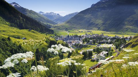 Andermatt im Schweizer Kanton Uri: Das Dorf befindet sich mitten im Umbruch. Aus dem ehemaligen Standort des Militärs wird ein Reiseziel für Sommer- und Winterferien auf hohem Niveau.