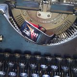 Es ist wasserdicht nach dem 5ATM-Standard.