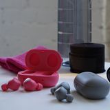 Das mitgelieferte Ladecase bietet eine weitere Akkuladung.