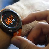 Bedient wird die Gear Sport mittels einer drehbaren Lünette