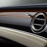 Auch zweifarbige Furniere stehen zur Auswahl