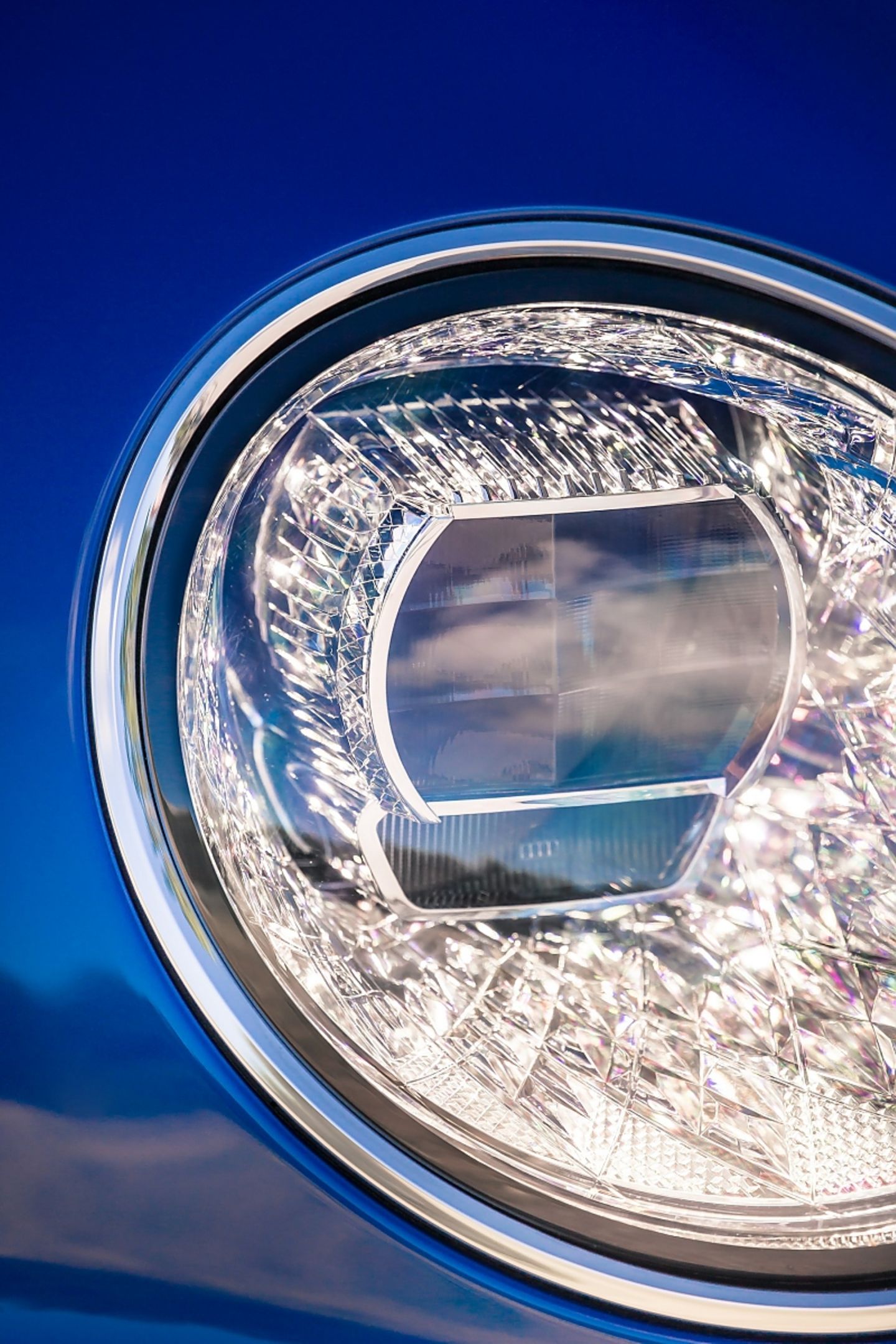 Die Scheinwerfer glitzern wie Diamanten