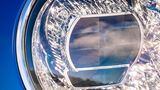 Die Scheinwerfer glitzern wie Diamanten