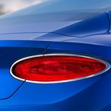 Auch die elliptischen Rücklichter sind auffällig