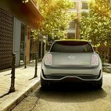 Das Heck wird durch die breite Schulterlinie besonders betont