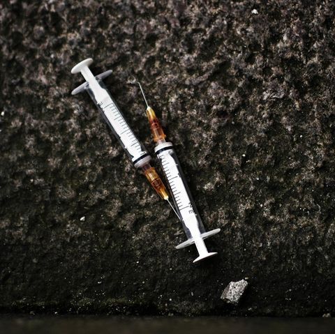 Eine Mutter aus New Jersey soll sich im Auto Heroin gespritzt haben, während ihre kleine Tochter sich auf dem Rücksitz befand