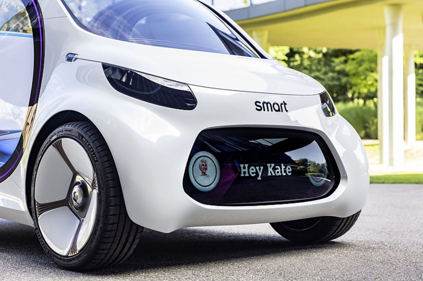 Smart Vision EQ Fortwo - das Display vorn ist eine Kommunikationsfläche