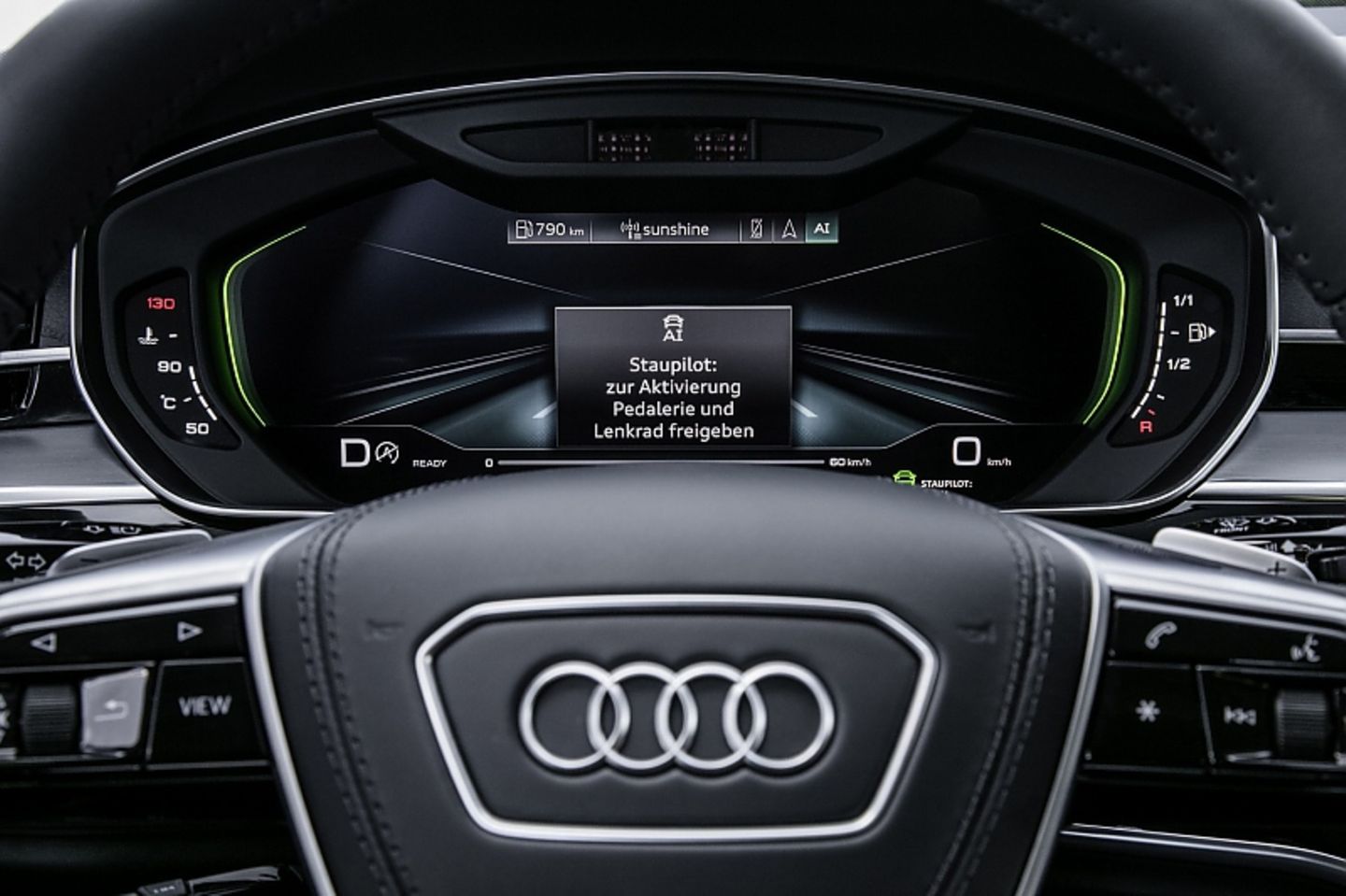 Der Fahrer wird im Kombi-Instrument über alles informiert