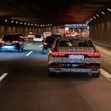 Der Audi A8 (D5) schwimmt entspannt im Verkehr mit