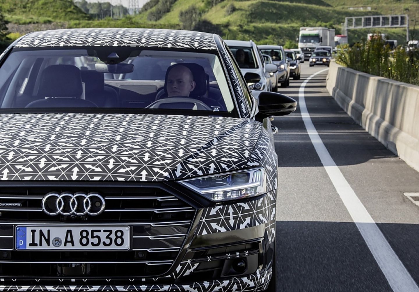 Bis Tempo 60 ist der Staupilot aktiv