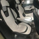 Skoda Vision E - bequeme Loungemöbel vorn