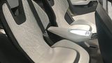 Skoda Vision E - bequeme Loungemöbel vorn