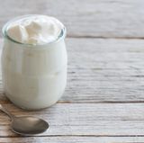 Die Proteine und Milchsäurebakterien im Joghurt sind gut für Ihren Körper und bringen den Stoffwechsel in Schwung. 