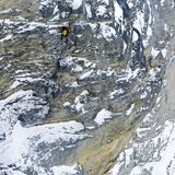 Geschwindigkeitsrekord Eiger-Nordwand 2011  Die bekannteste Route durch die Eiger-Nordwand oberhalb von Grindelwald ist der Weg der Erstbegeher, die Heckmair-Route. Diese durchklettert Dani Arnold im April 2011 im Alleingang in 2 Stunden und 28 Minuten. Sein Rekord wurde jedoch im November 2015 vom Ueli Steck, der im April 2017 am Nuptse im Himalaya tödlich verunglückte, um 6 Minuten unterboten.