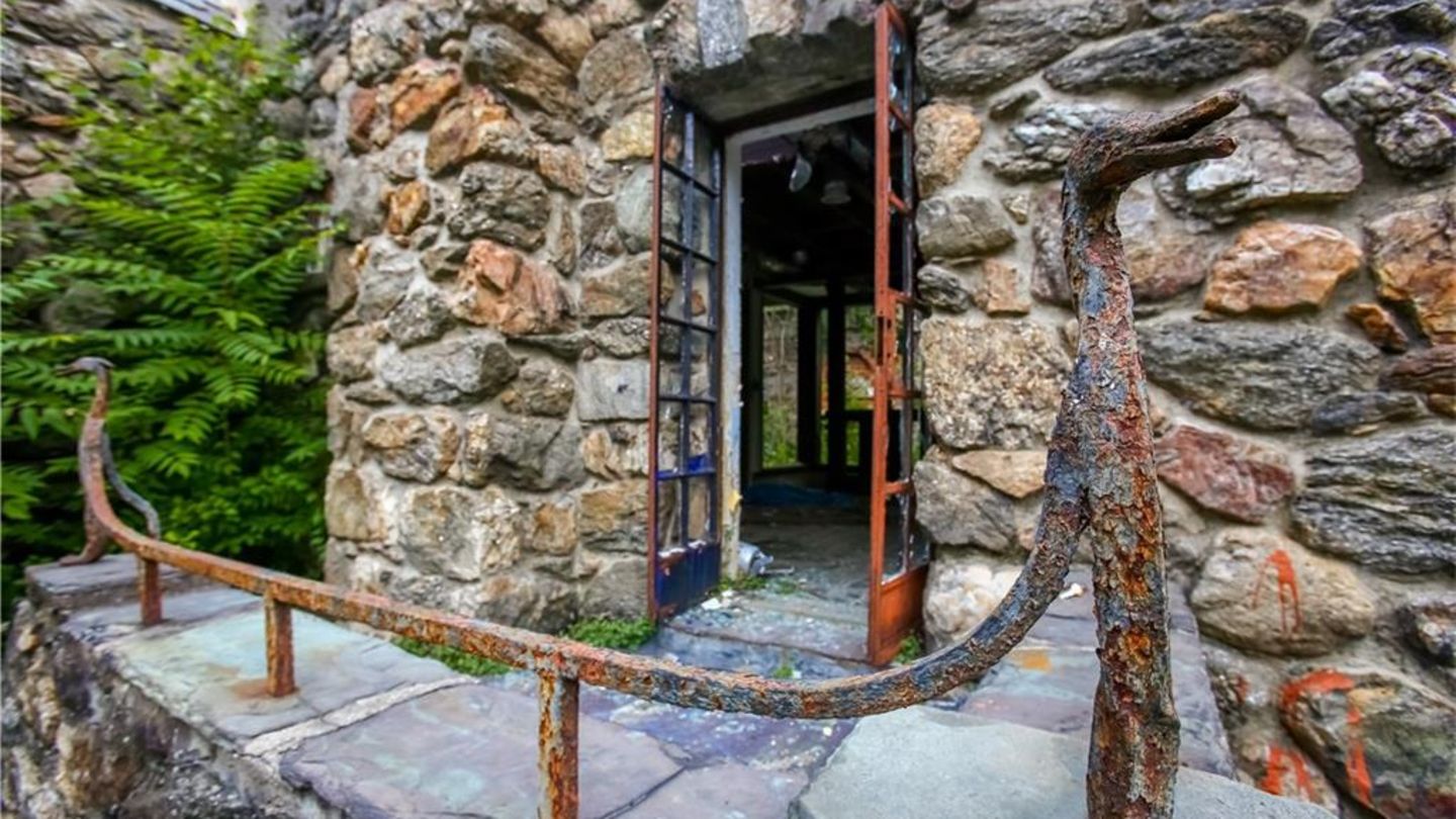 Einige Räume sollen von Vandalen verwüstet worden sein. 