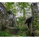 Das Haus sieht aus wie Märchenschloss, wurde aber vor einigen Jahren umfassend renoviert.